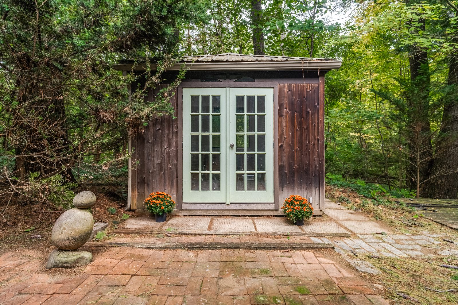 Insulated garden studio with French doors